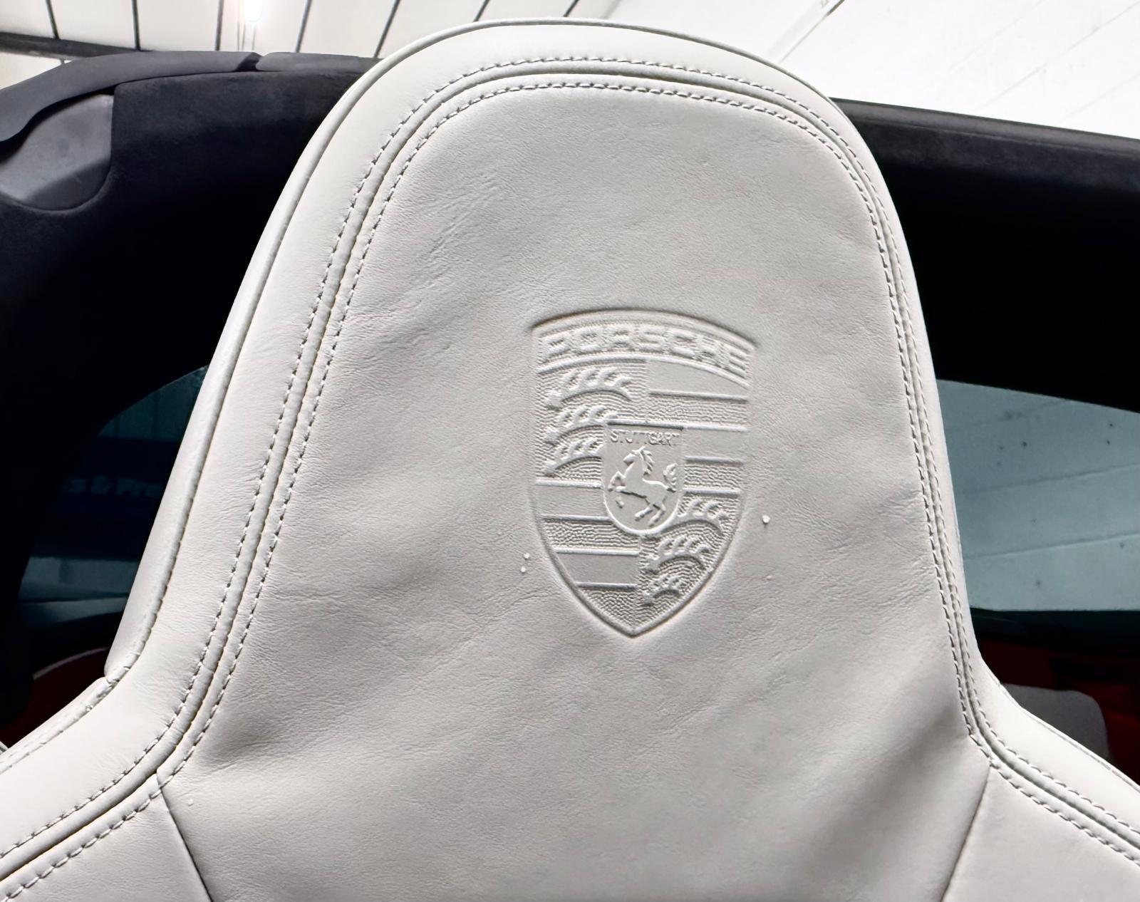 Porsche 911 view 17