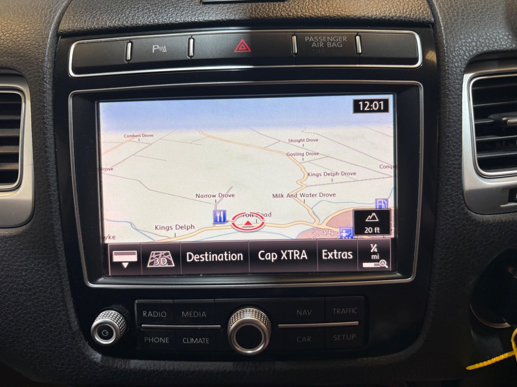 Volkswagen Touareg view 8