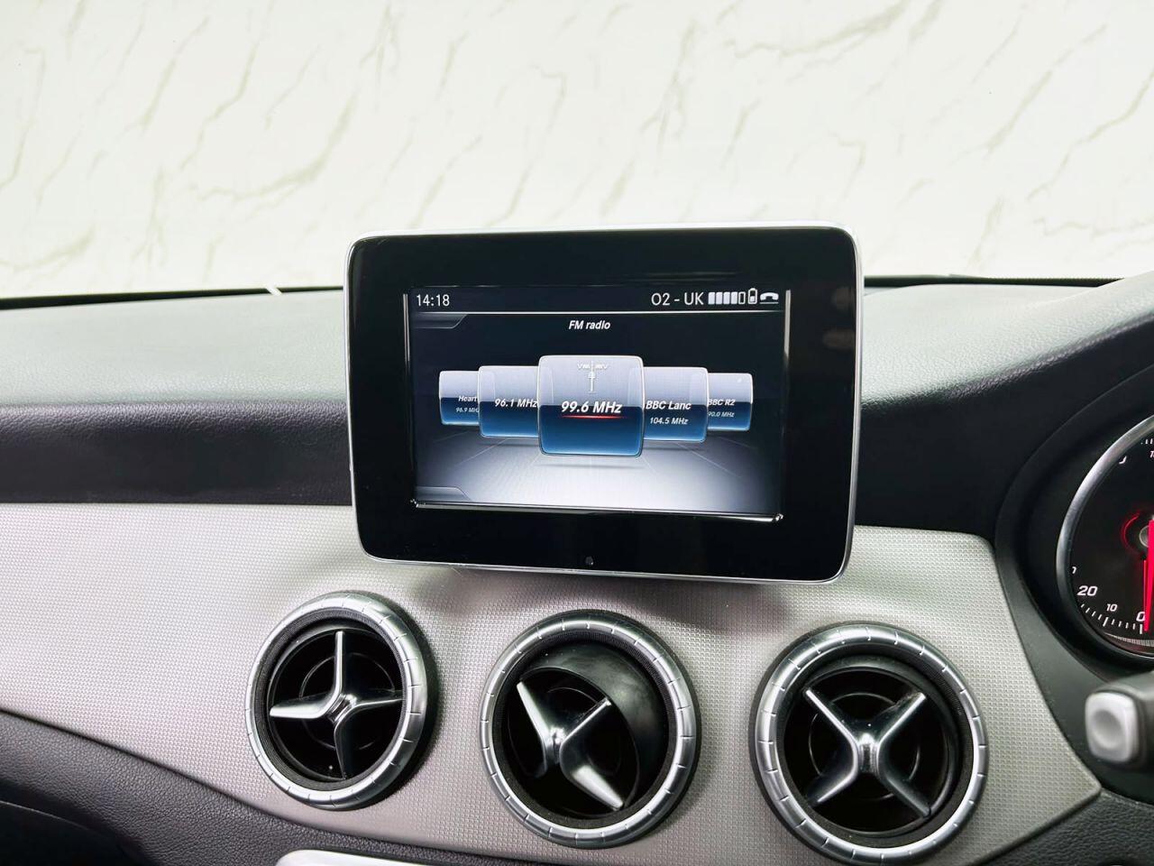 Mercedes-Benz Cla view 17