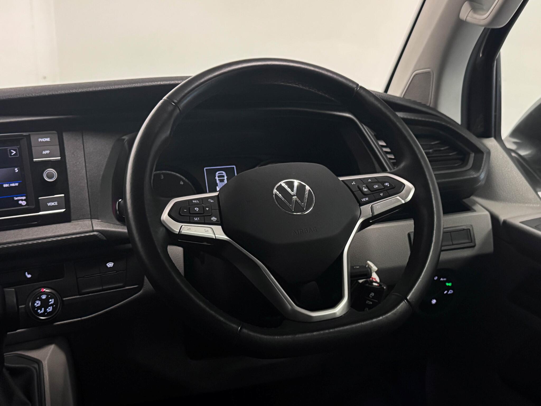 Volkswagen Transporter view 13