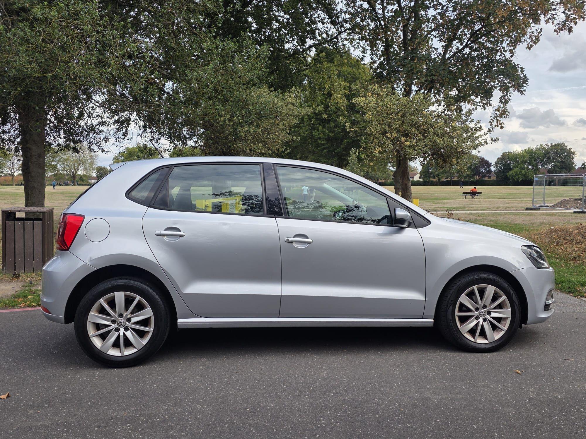 Volkswagen Polo view 2