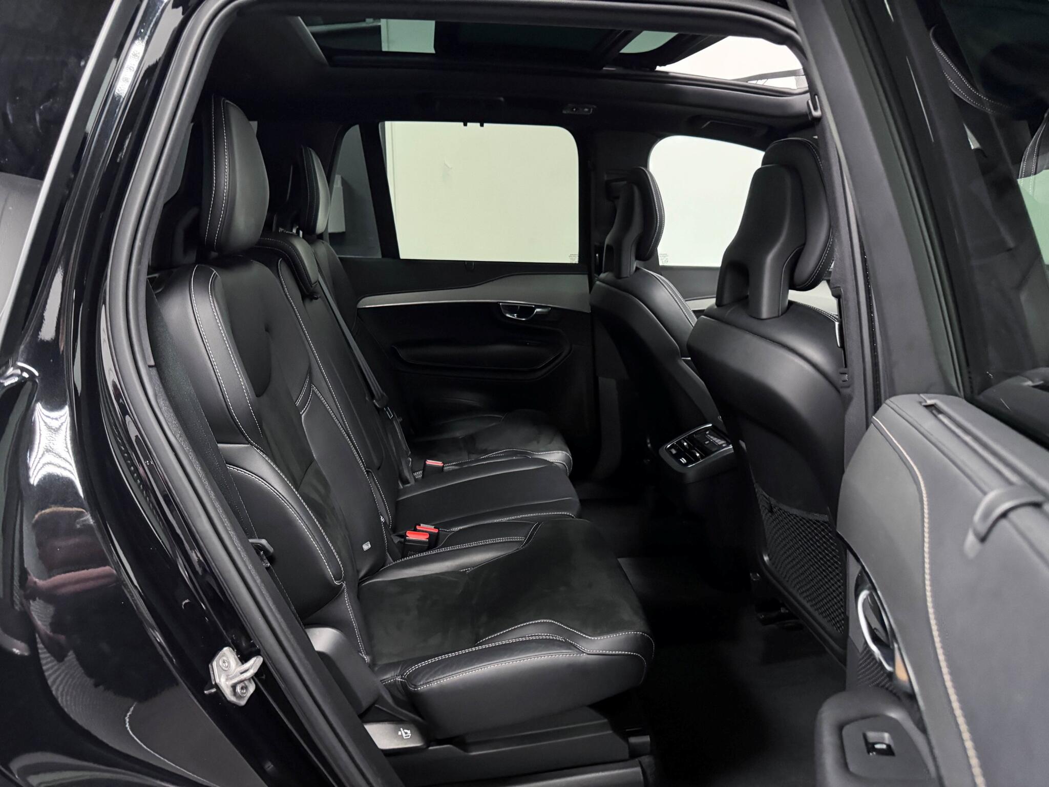 Volvo XC90 view 31