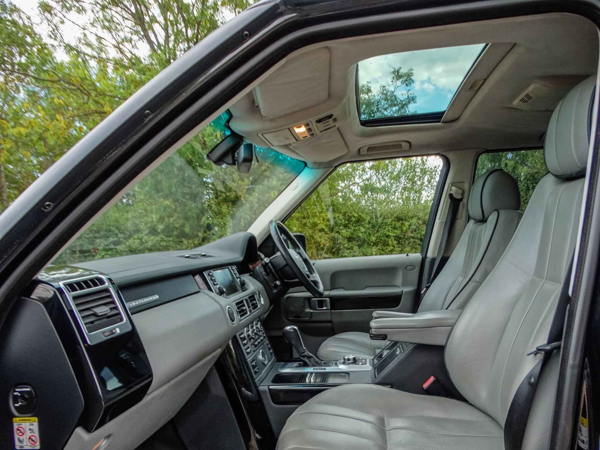 Land Rover Range Rover view 3