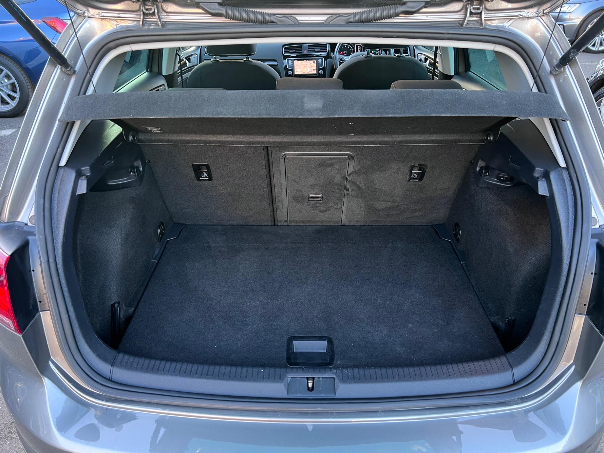 Volkswagen Golf view 34