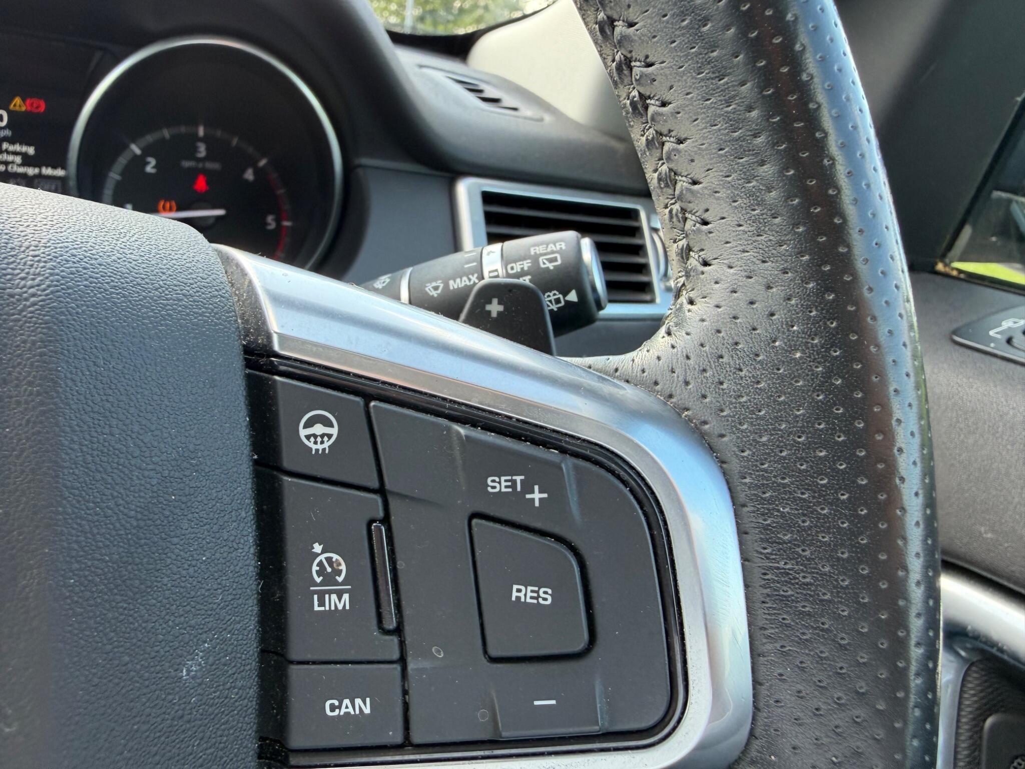 Land Rover Discovery Sport view 23