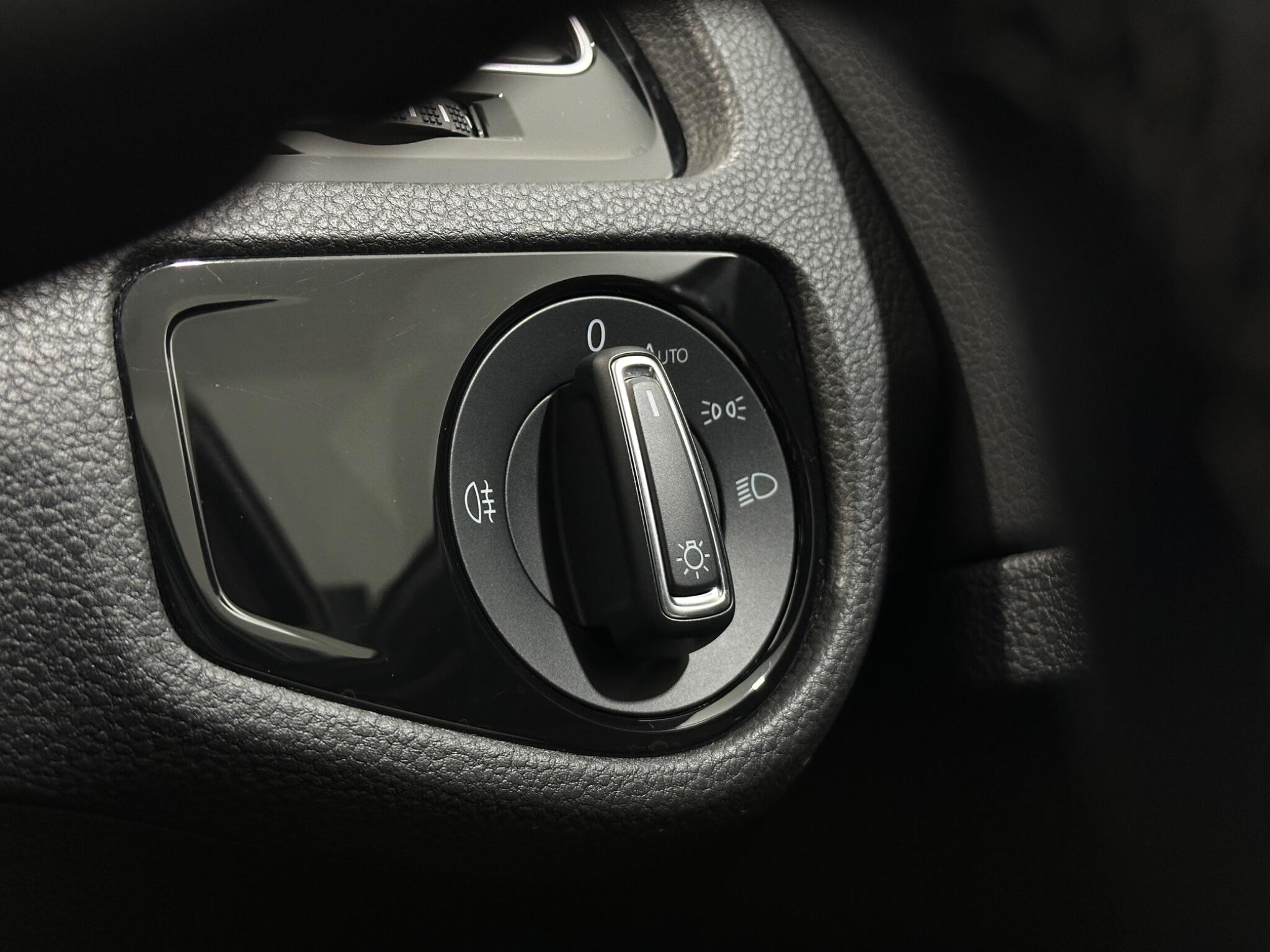 Volkswagen Golf view 18