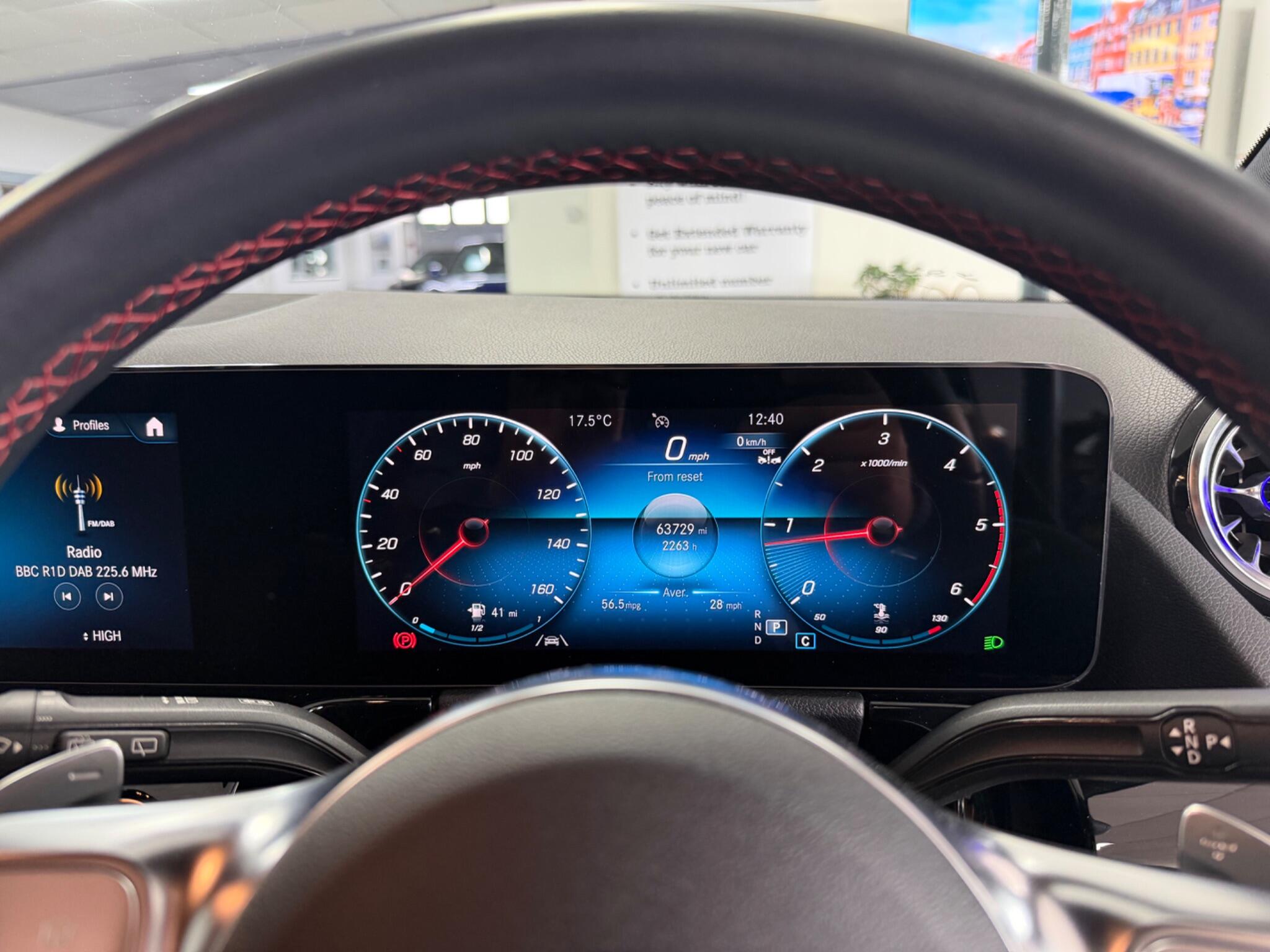 Mercedes-Benz Gla view 15