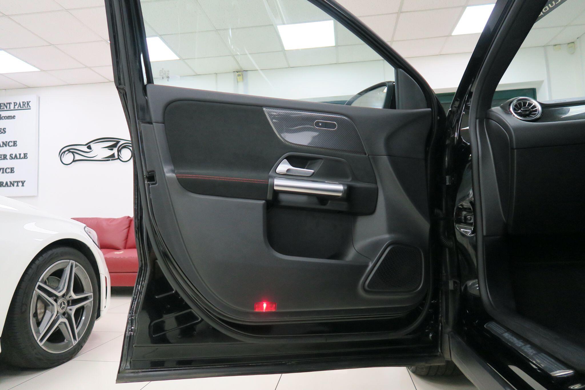 Mercedes-Benz Gla view 13