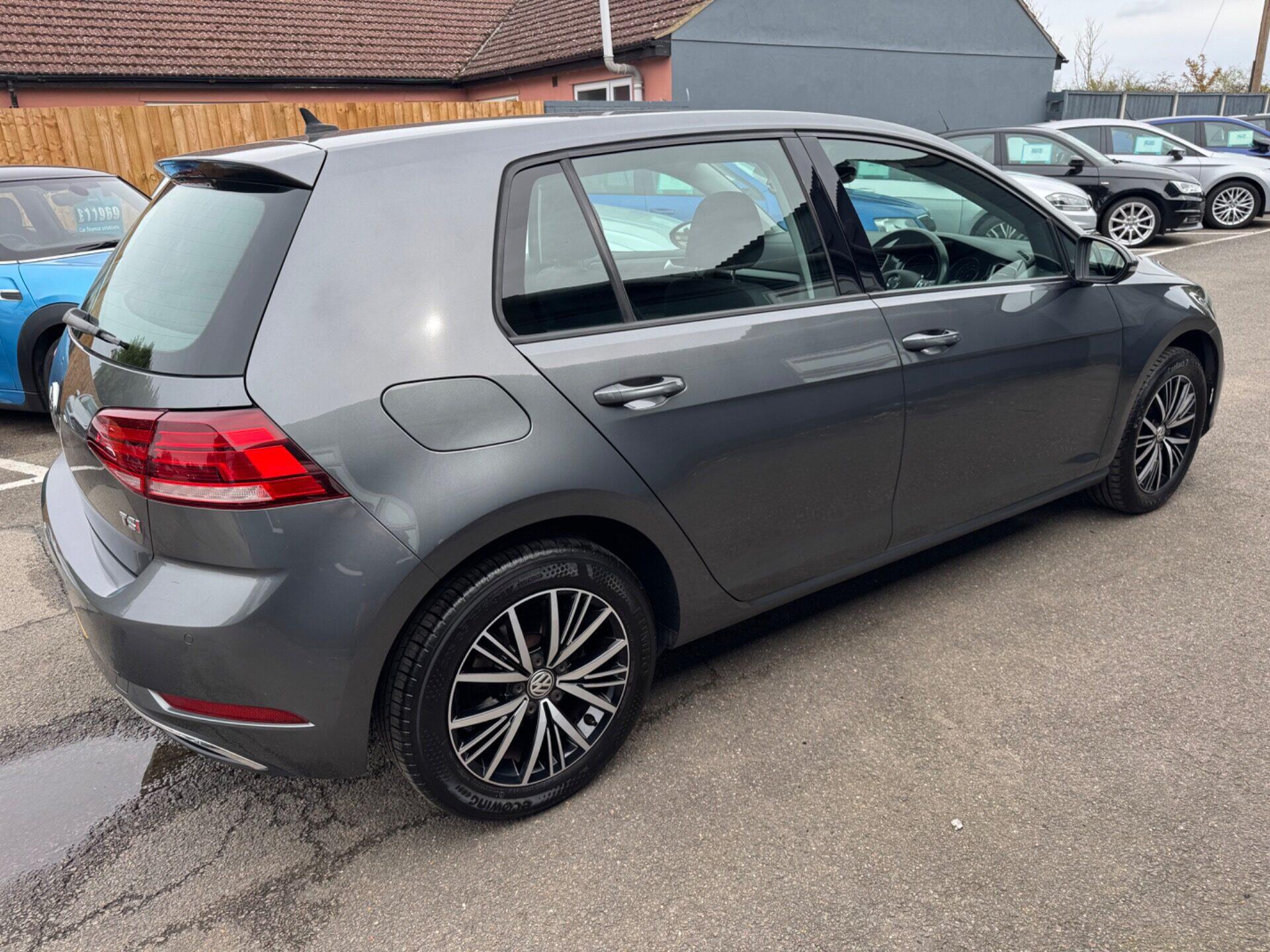 Volkswagen Golf view 5