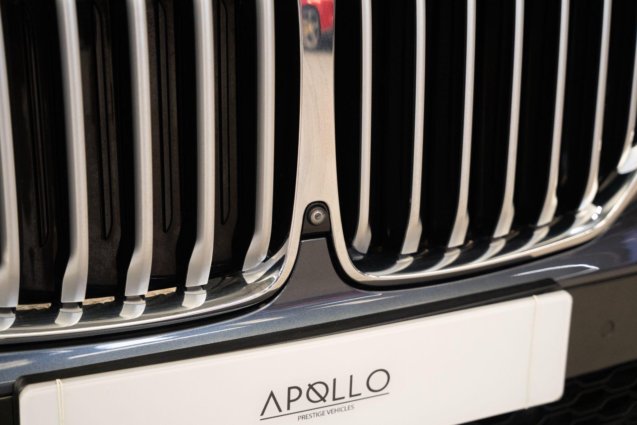 BMW X7 view 56