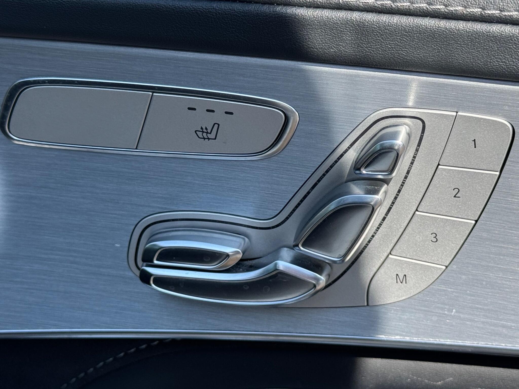 Mercedes-Benz C-Class view 34