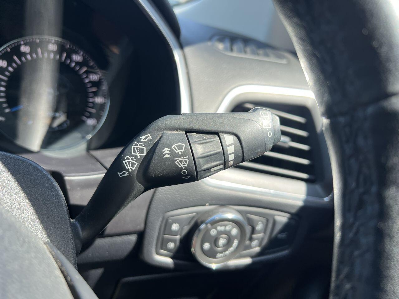Ford Edge view 70