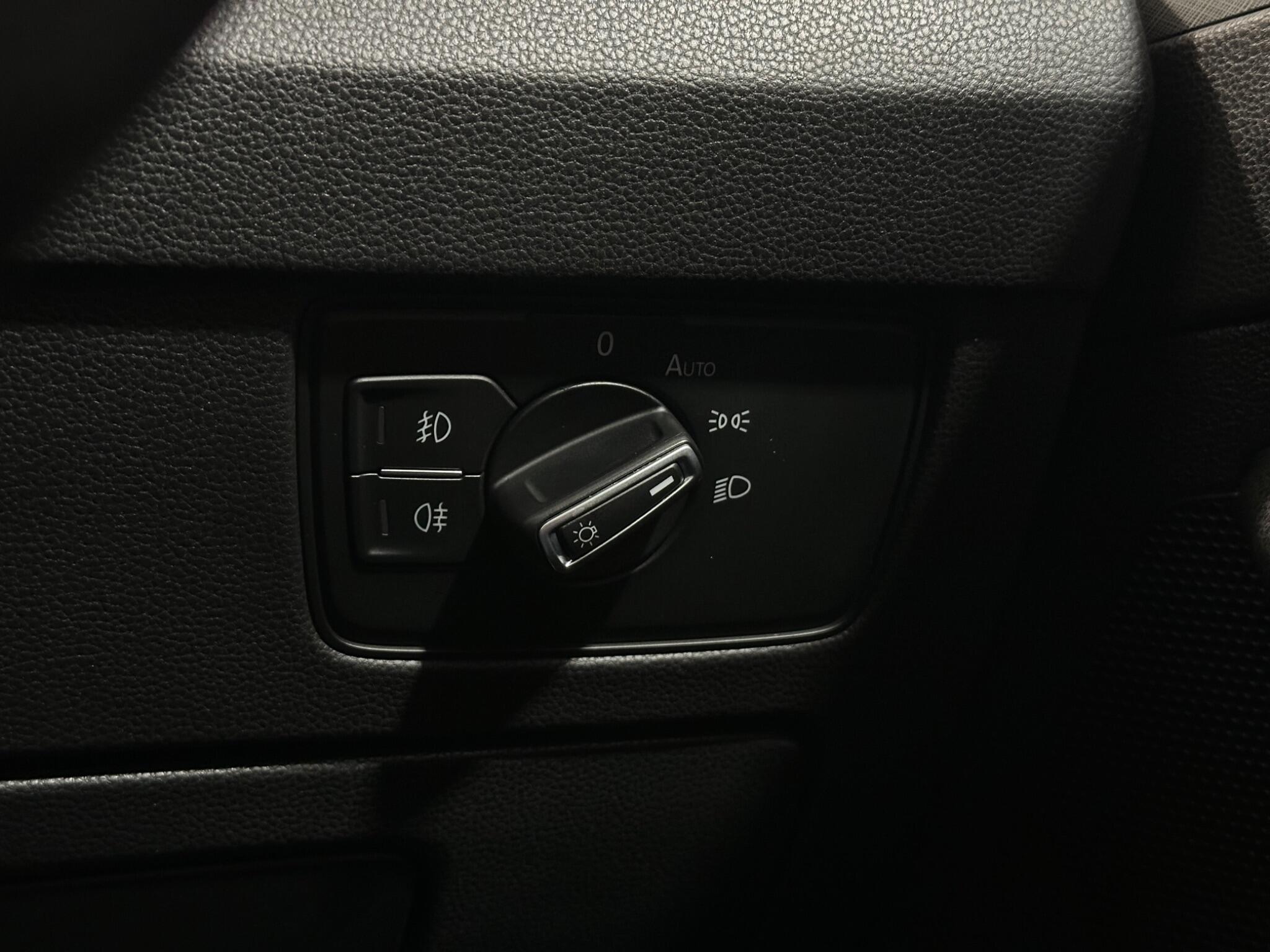 Volkswagen Passat view 17