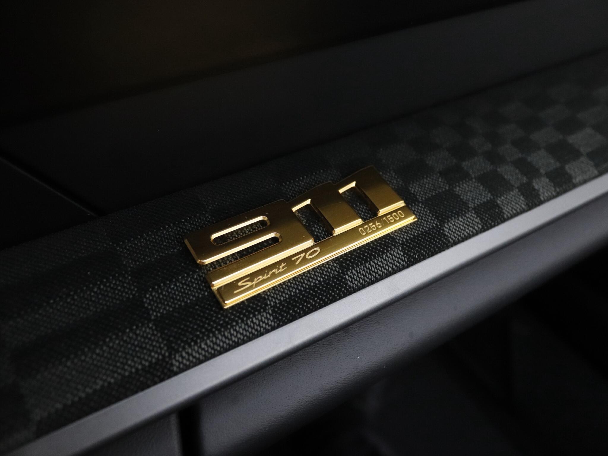 Porsche 911 view 35