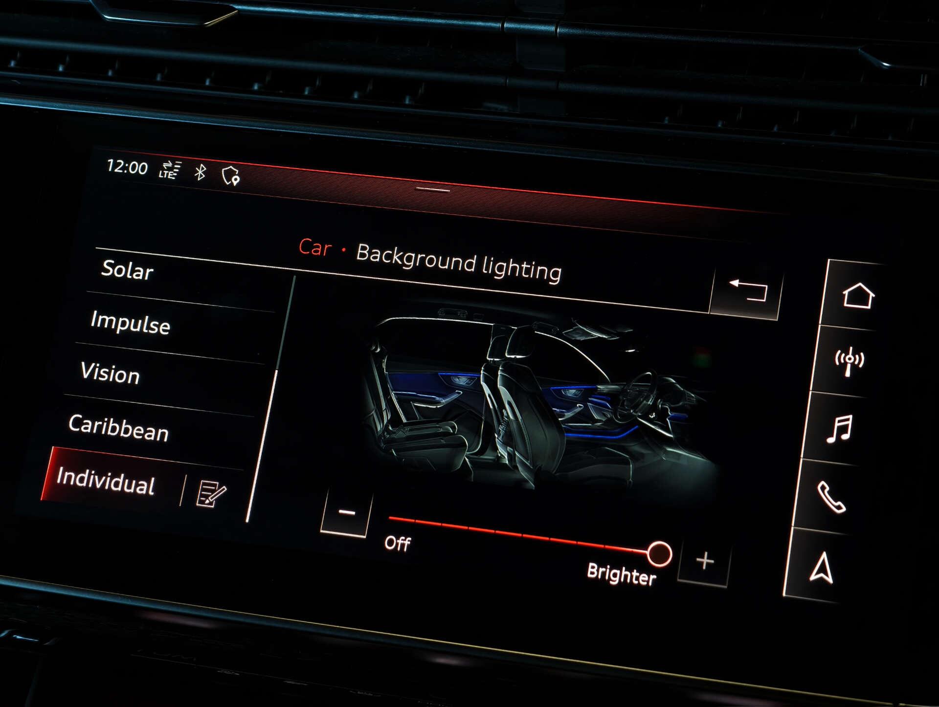 Audi Q8 view 41