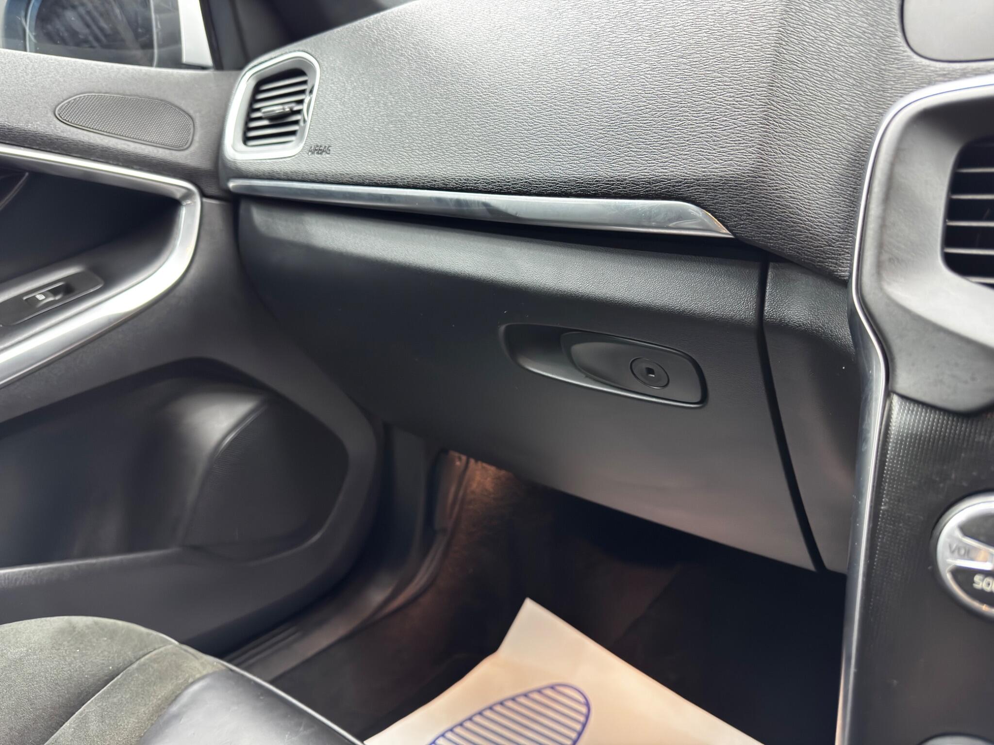Volvo V40 view 34