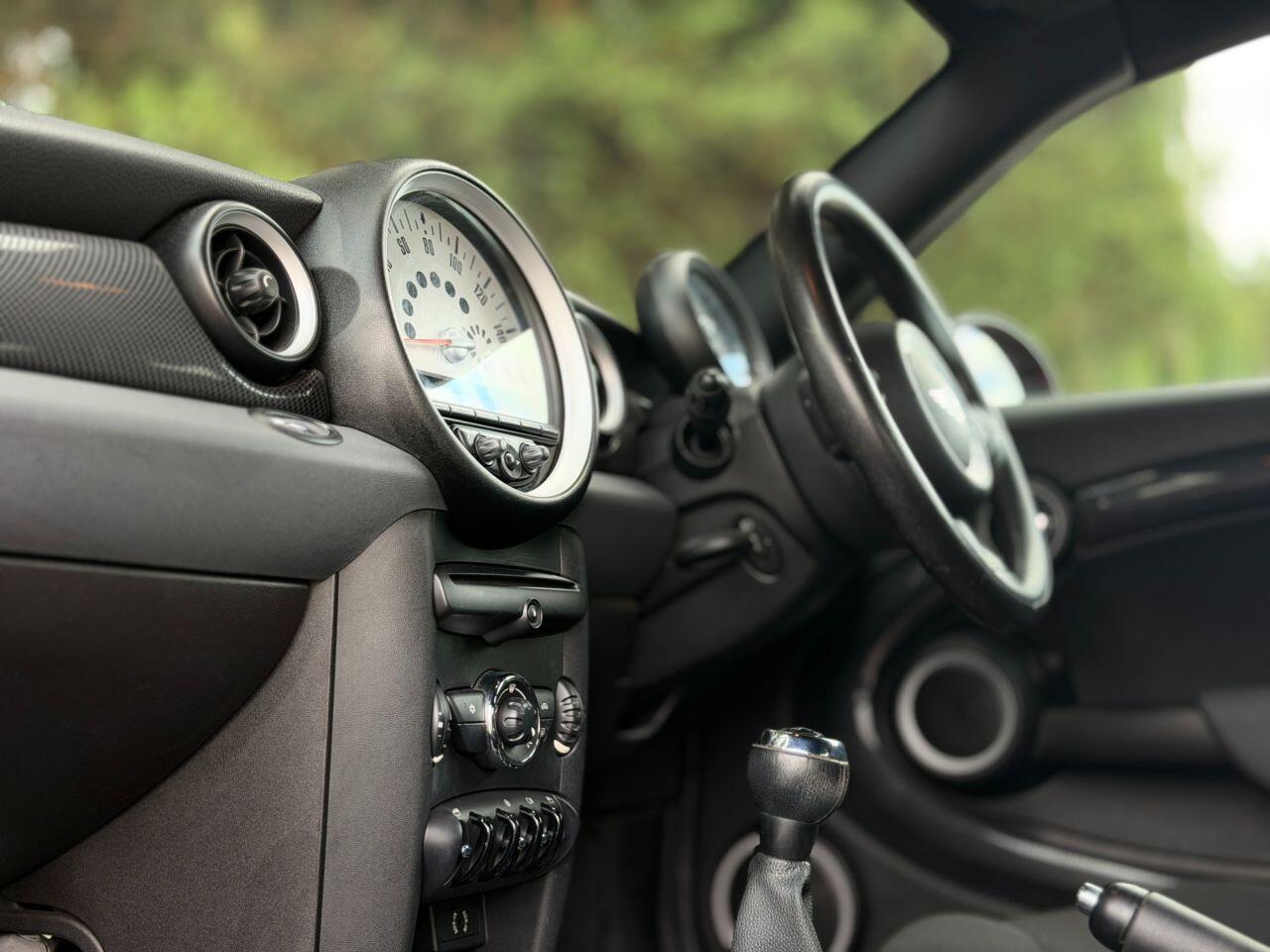 Mini Cooper view 90
