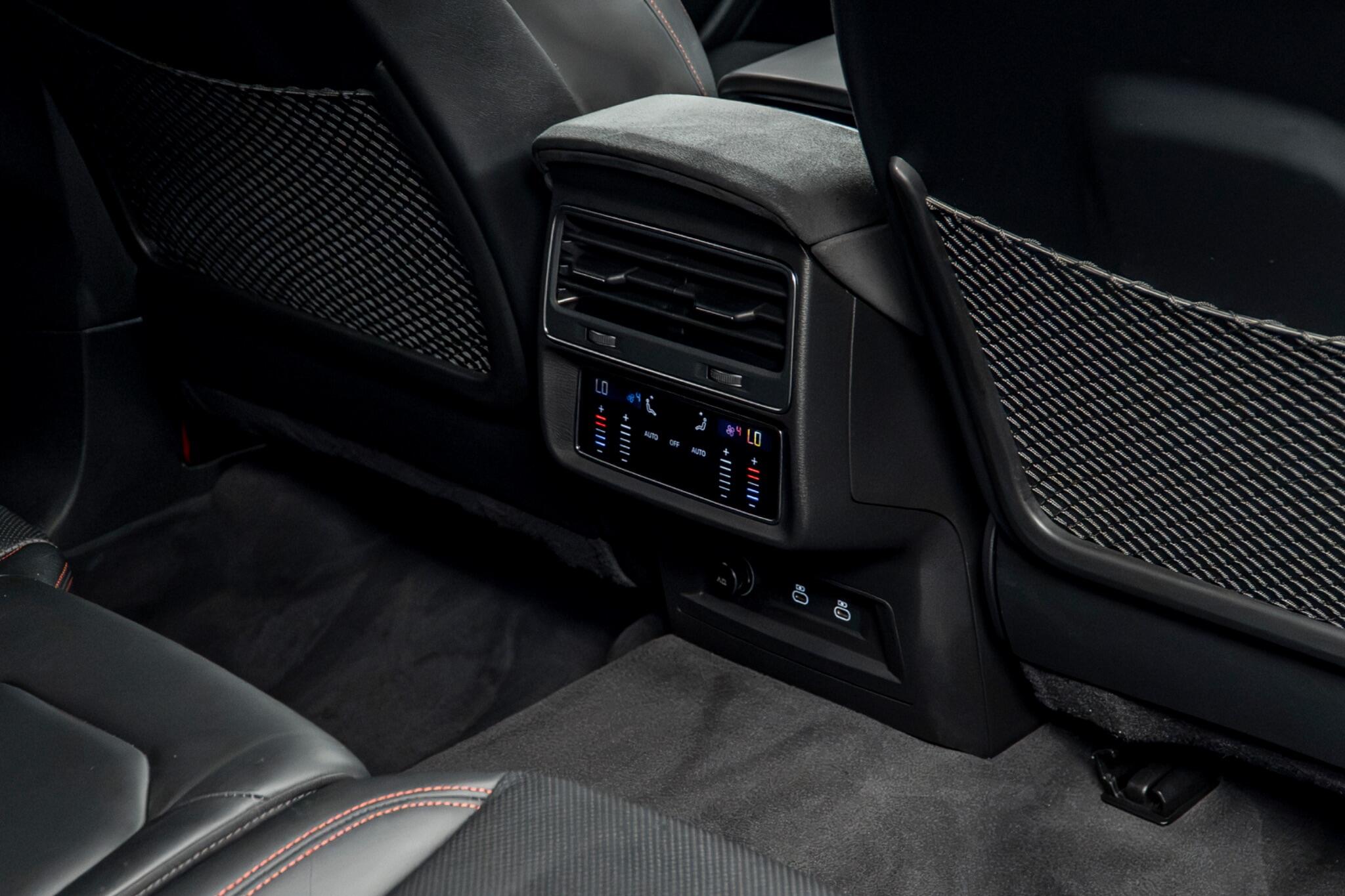 Audi RS Q8 view 44