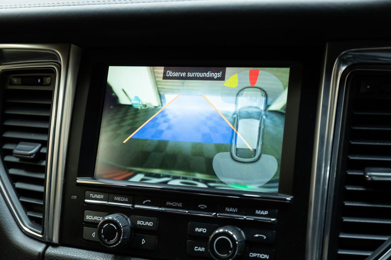 Porsche Macan view 31