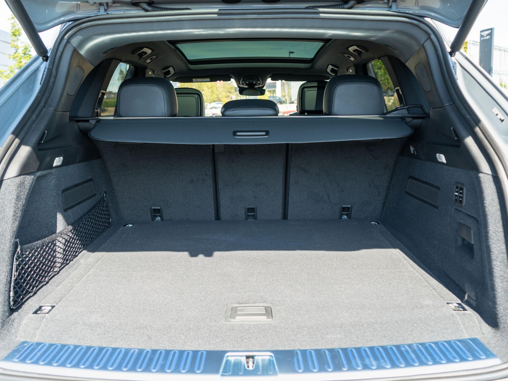 Porsche Cayenne view 57
