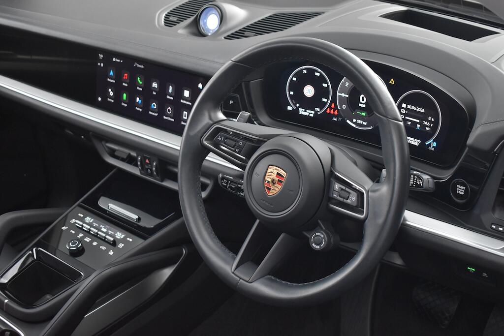 Porsche Cayenne view 35