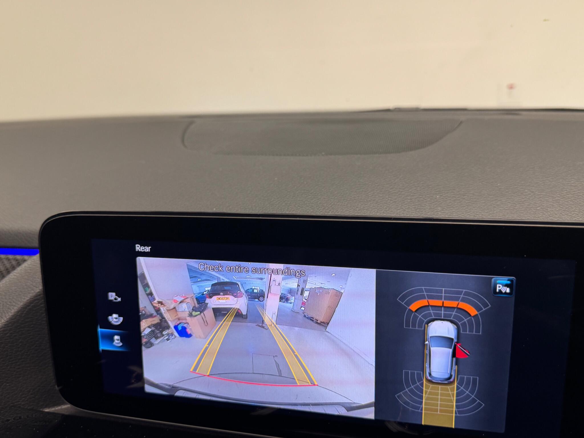 Mercedes-Benz Gla view 22