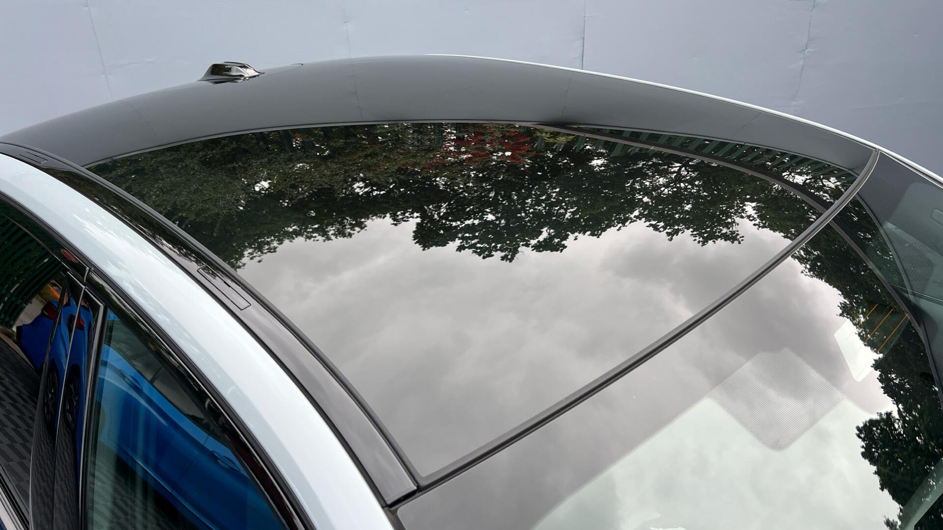 BMW 5 Series view 21