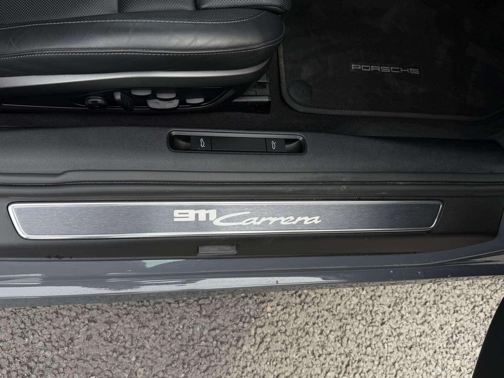 Porsche 911 view 28