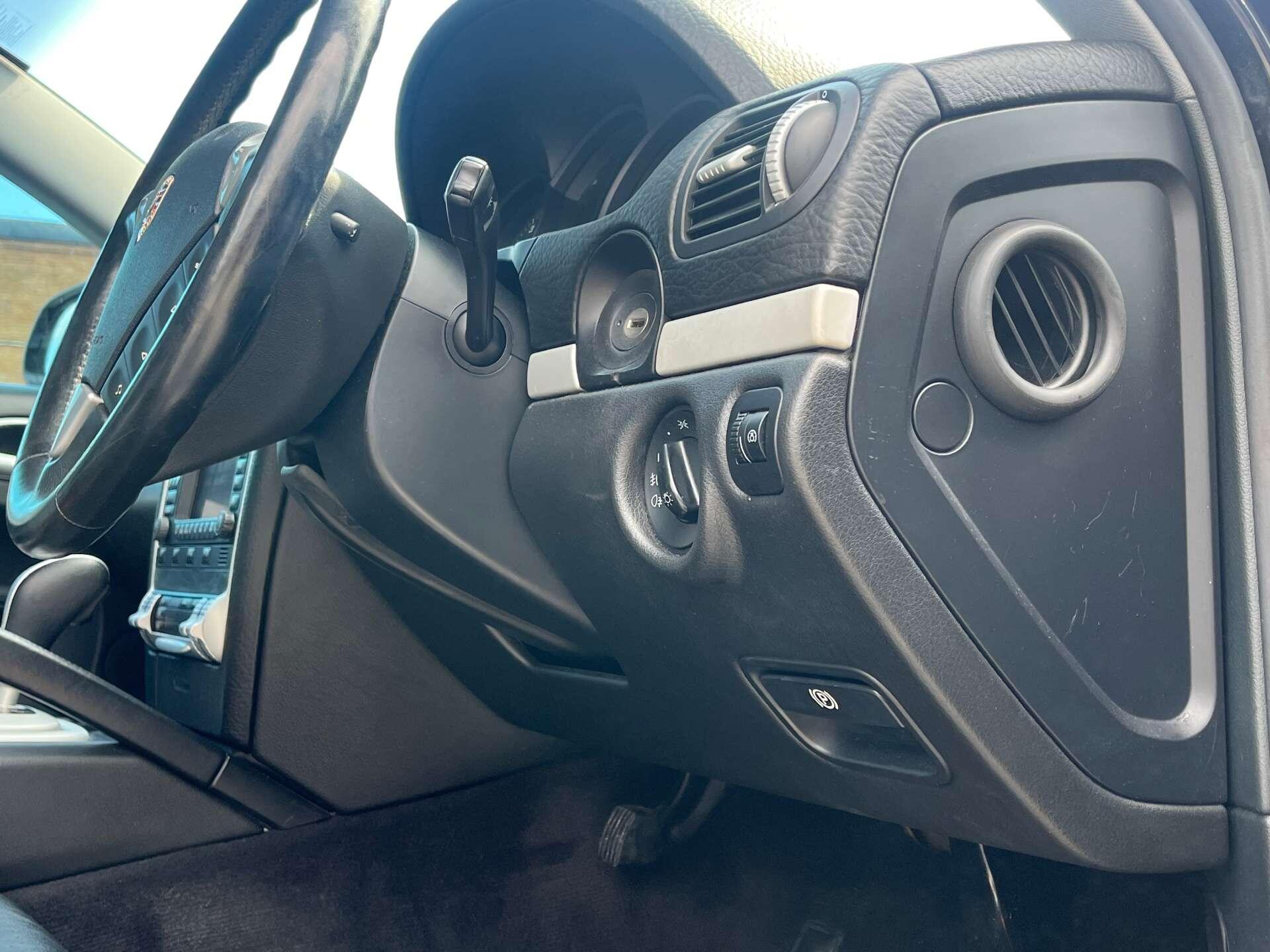 Porsche Cayenne view 22