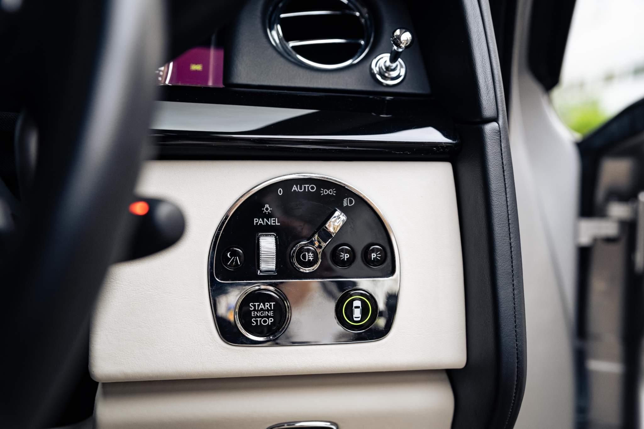 Rolls-Royce Phantom view 29