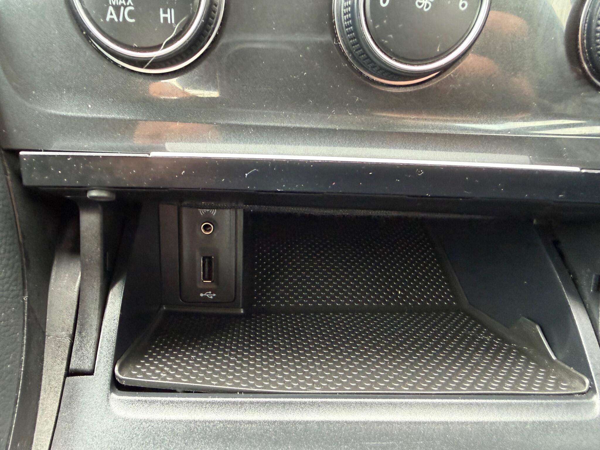 Volkswagen Golf view 6