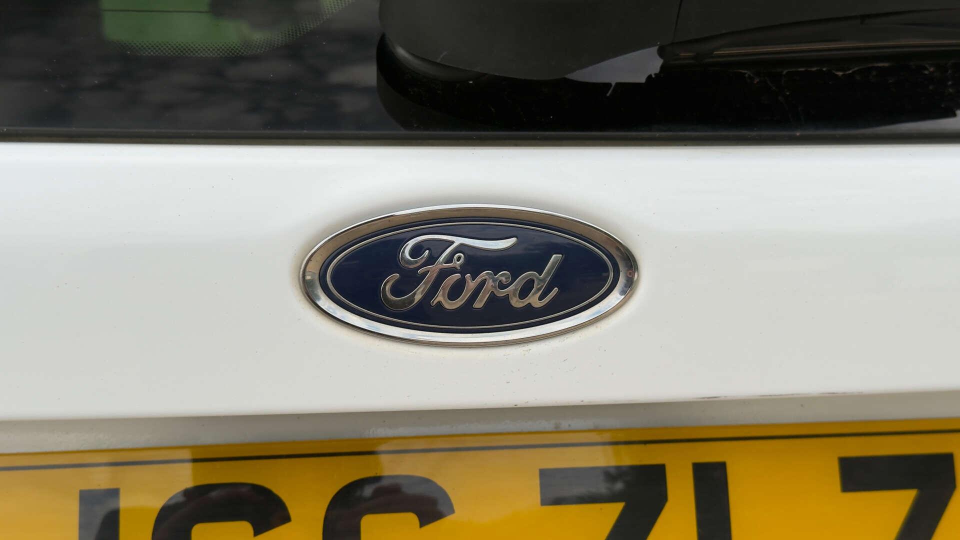 Ford Focus view 45