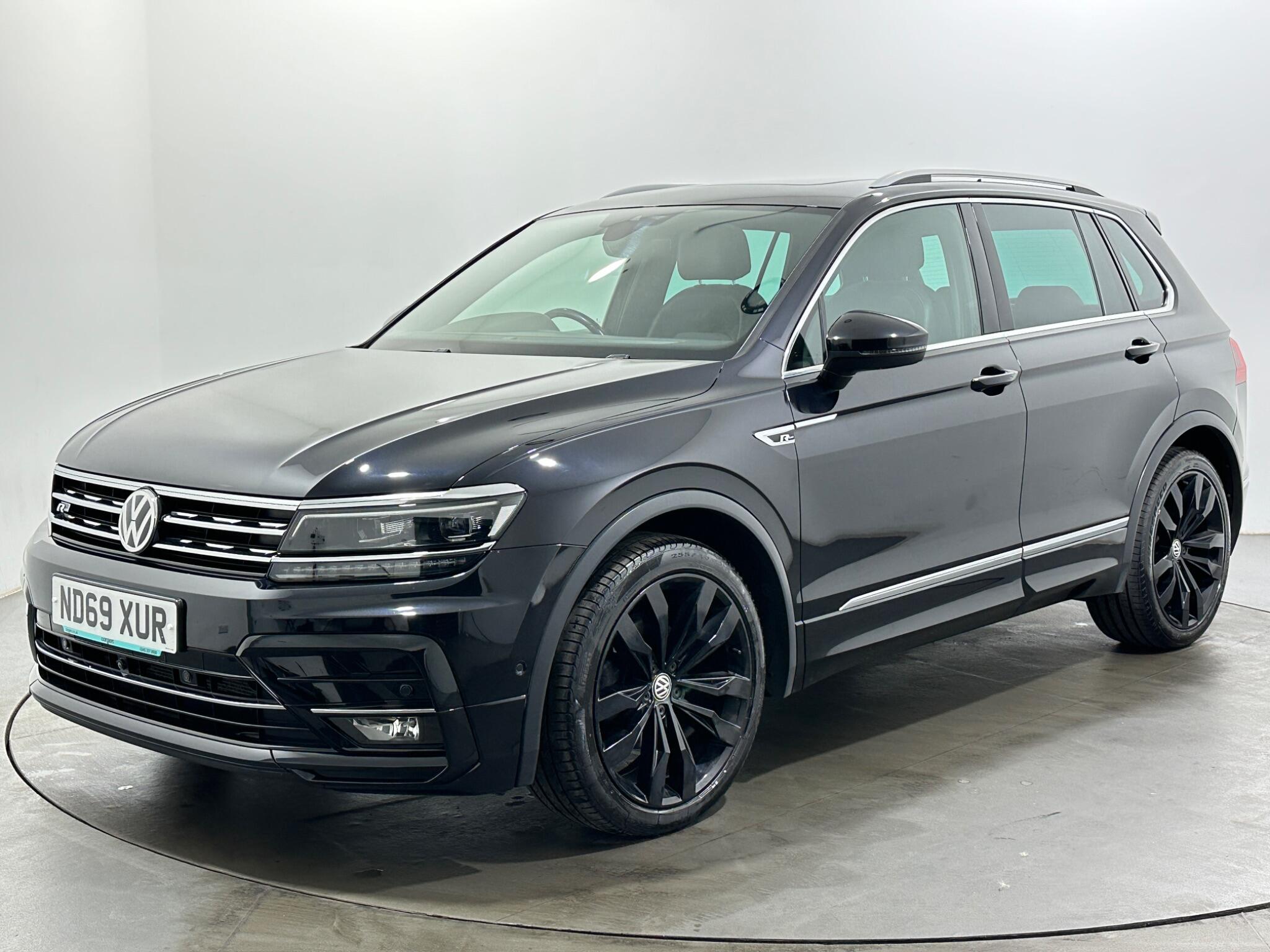 Volkswagen Tiguan view 4
