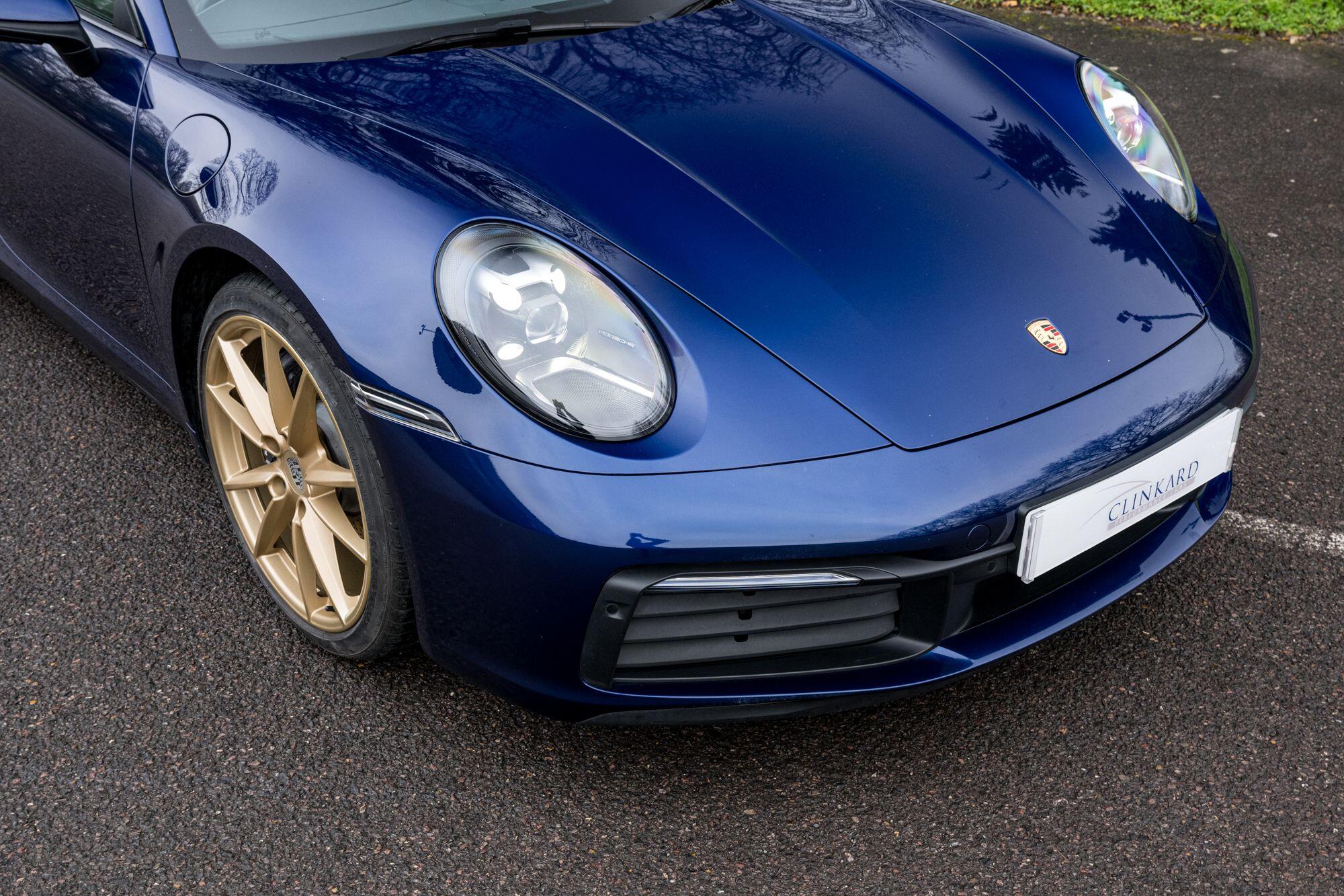 Porsche 911 view 12