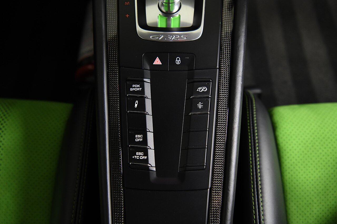 Porsche 911 view 18