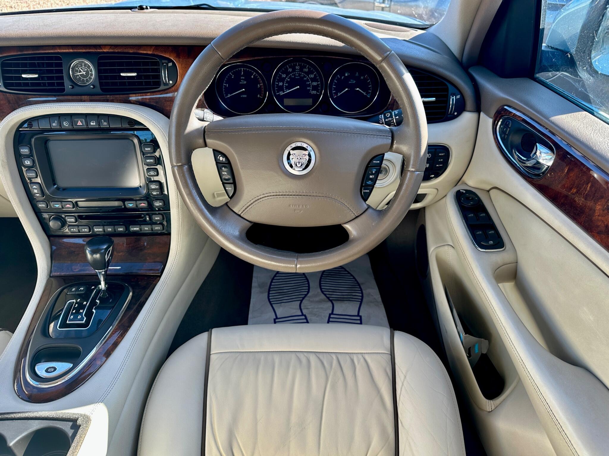 Jaguar XJ view 18