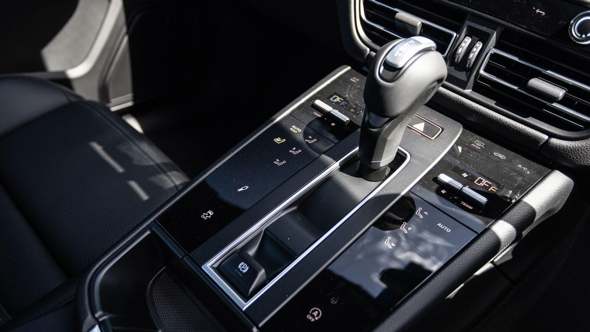 Porsche Macan view 13