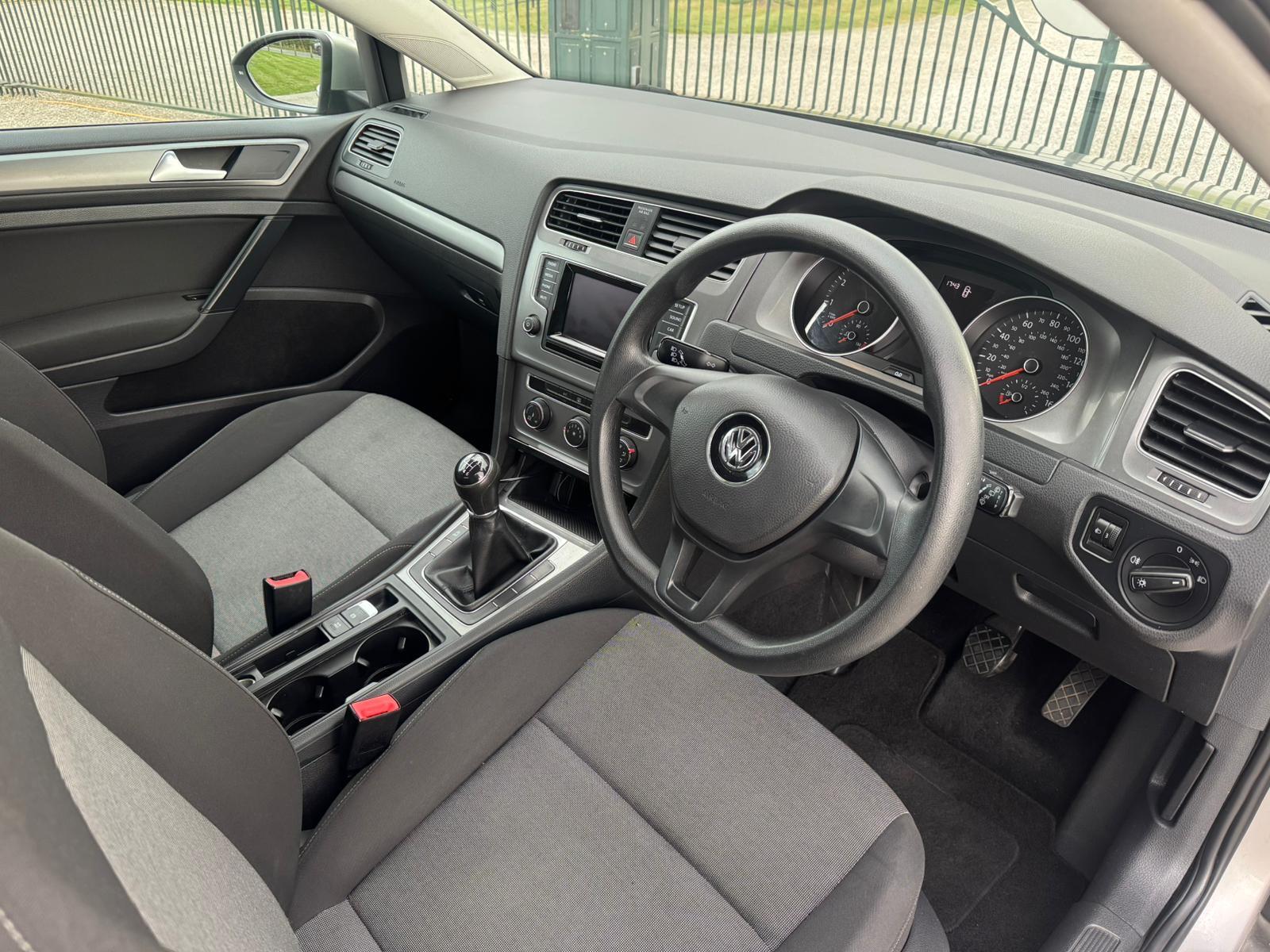 2013 Volkswagen Golf image 11