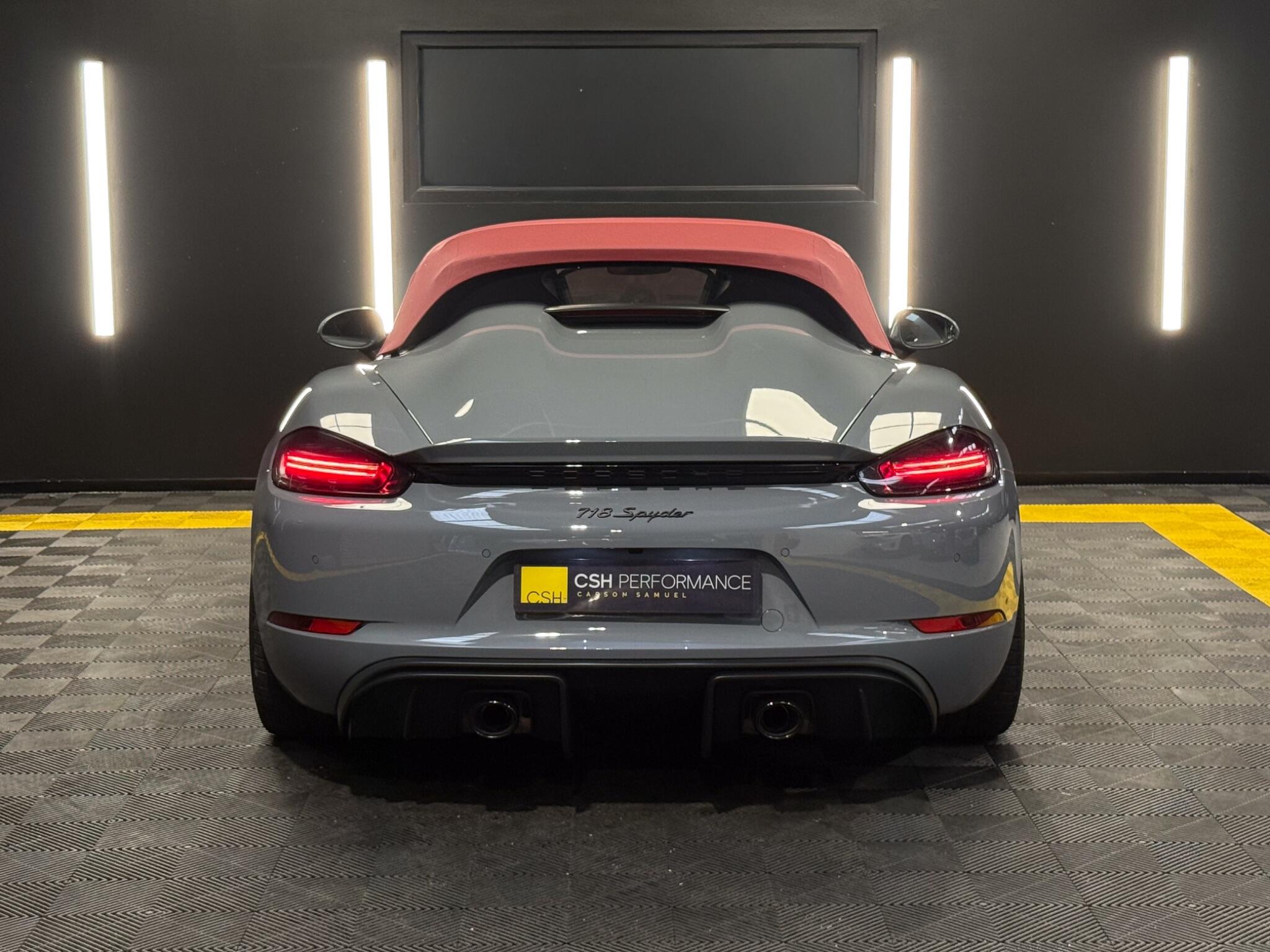 Porsche 718 Spyder view 4