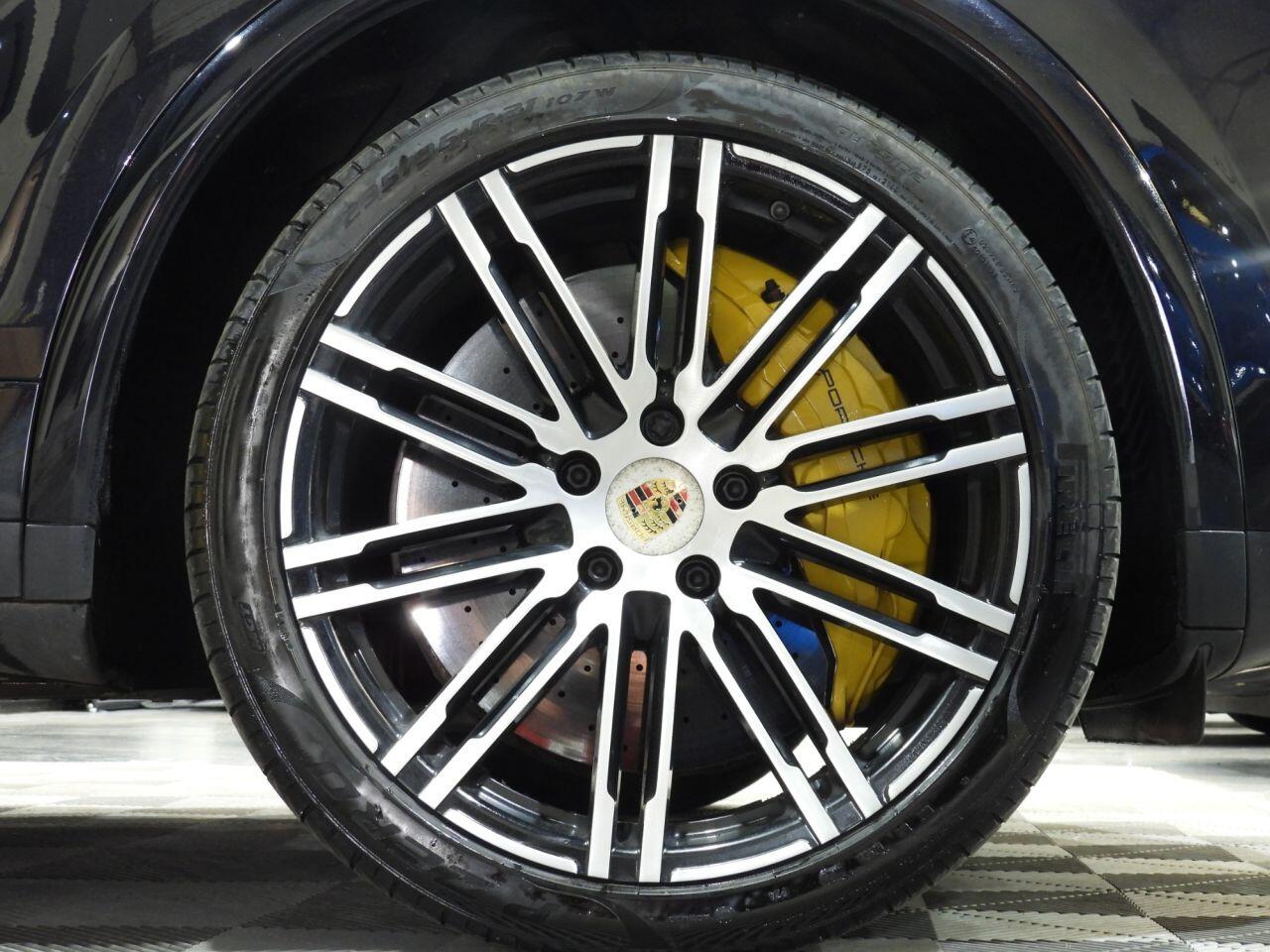Porsche Cayenne view 32