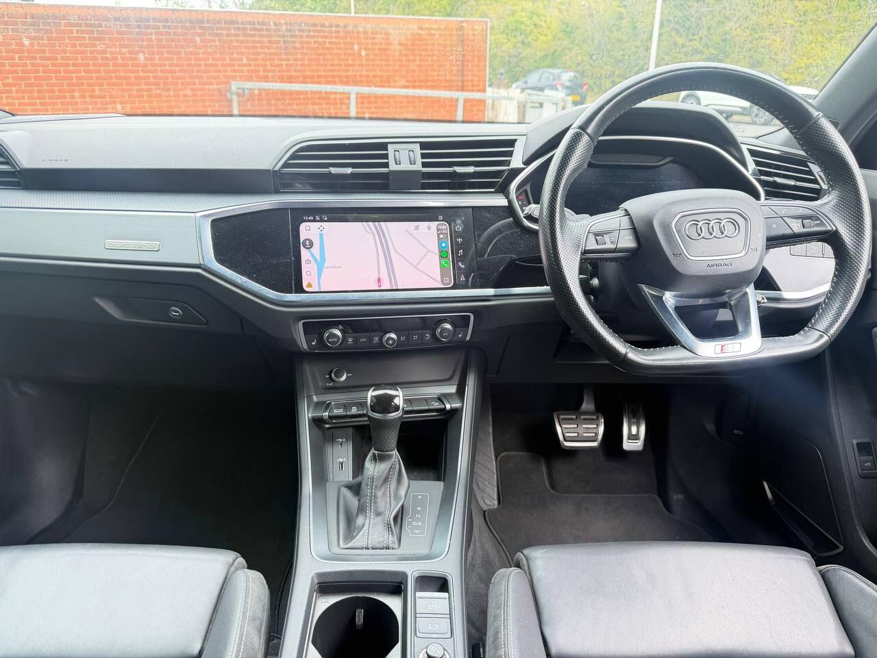 Audi Q3 view 28