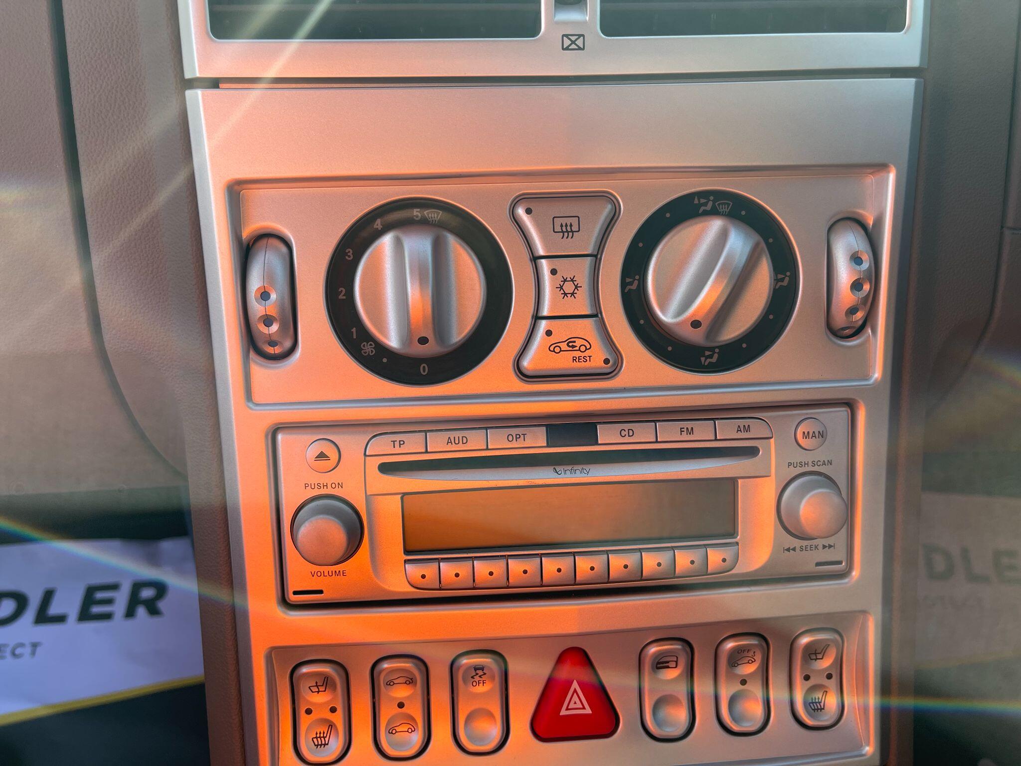 Chrysler Crossfire view 31
