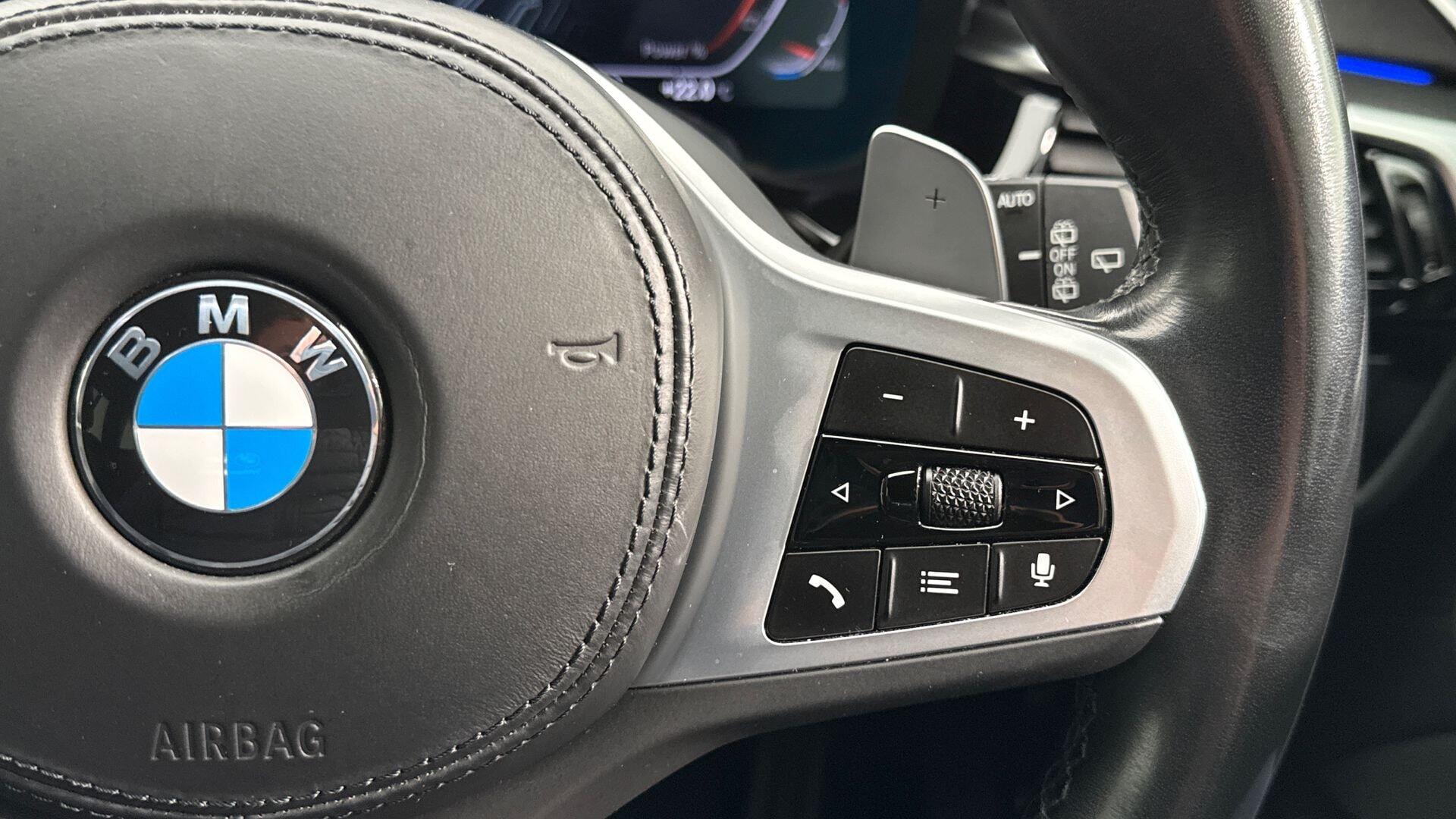 BMW 5 Series view 19