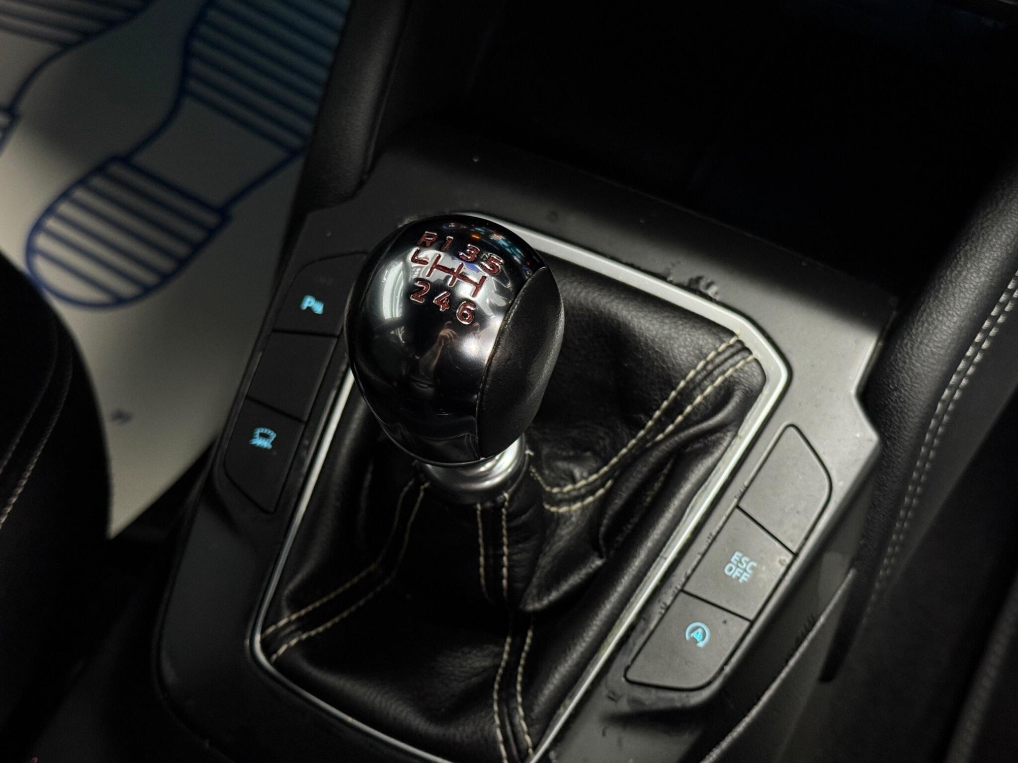 Ford Focus view 20