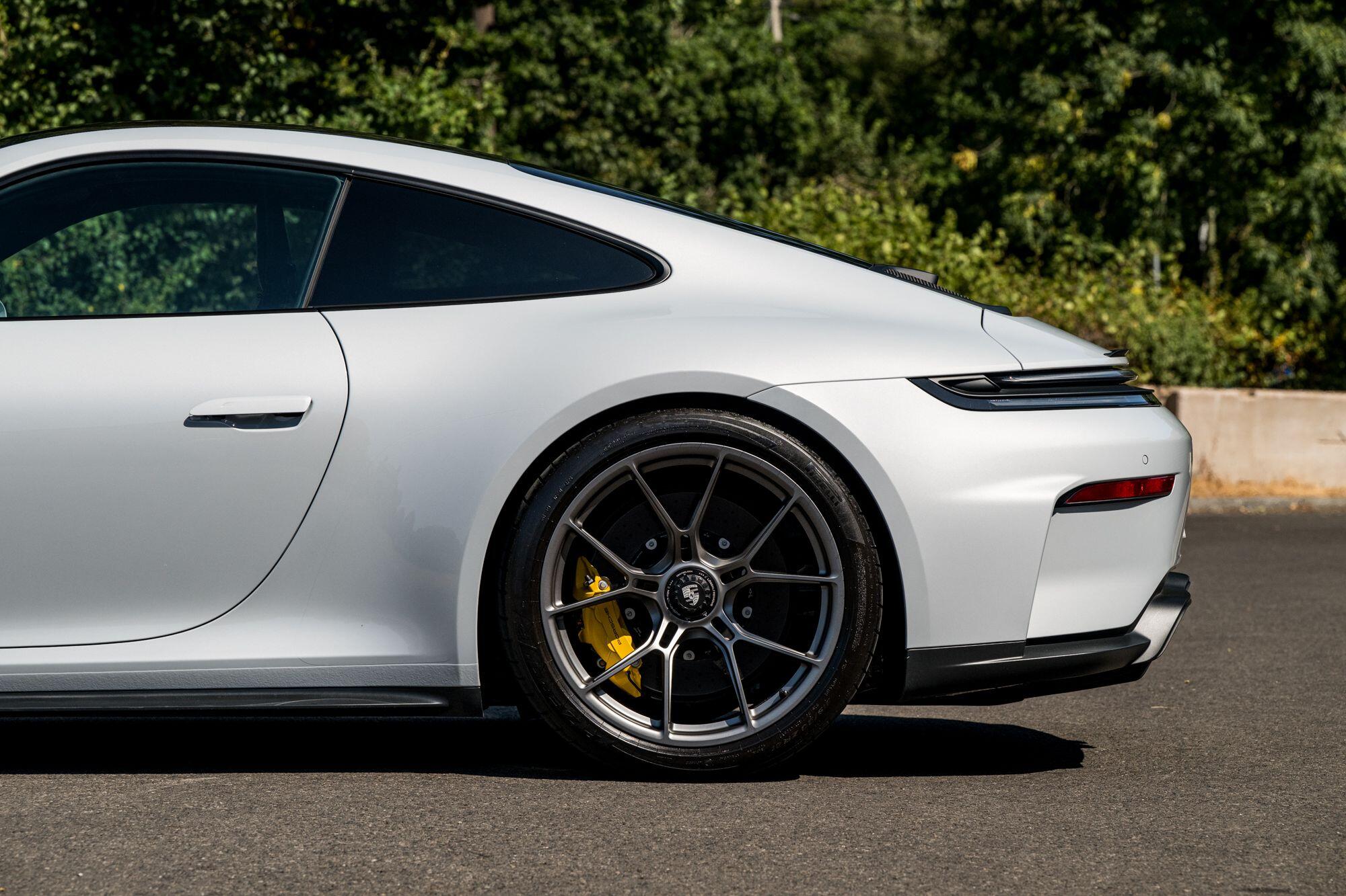 Porsche 911 view 18