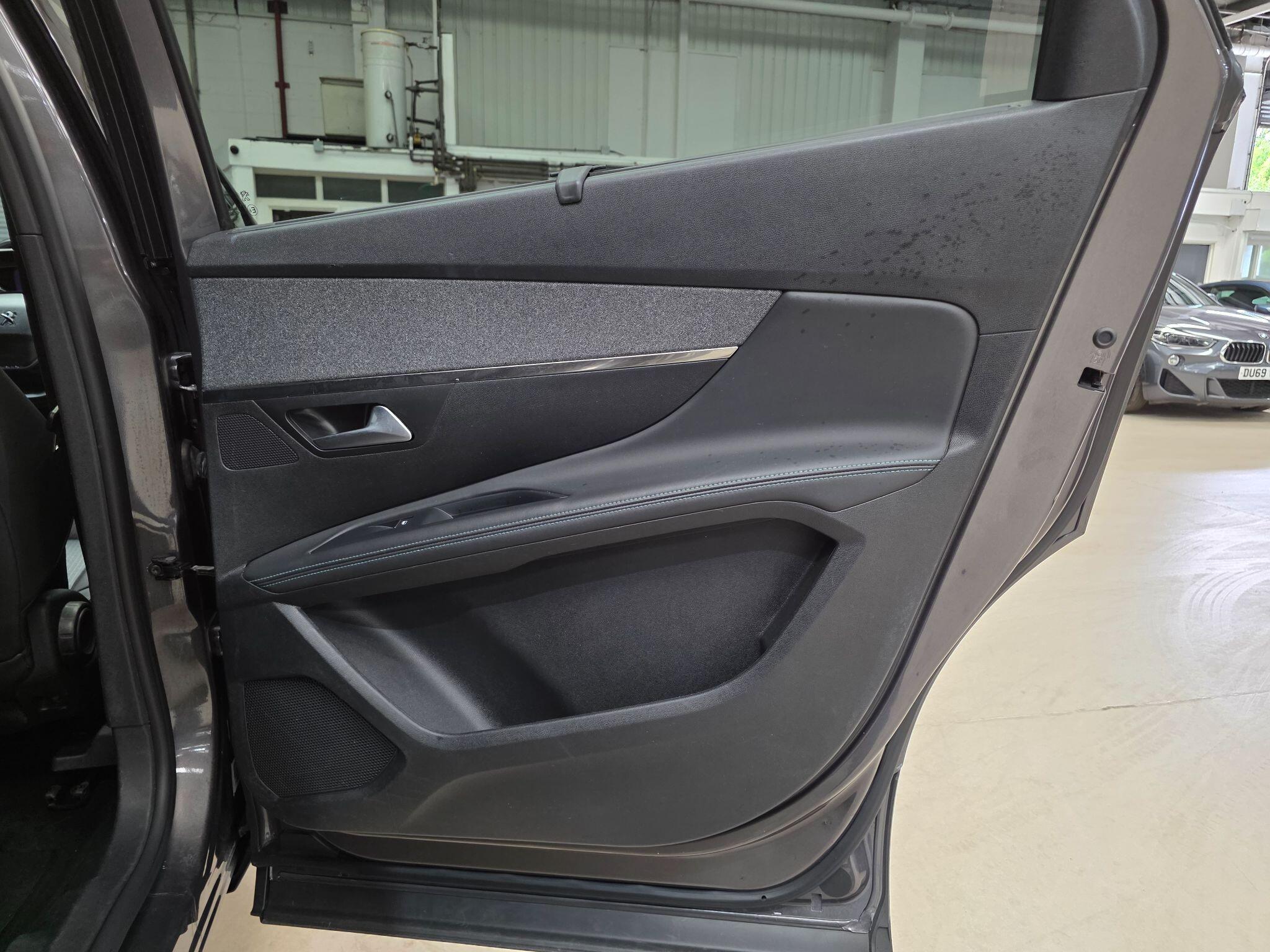 Peugeot 5008 view 20