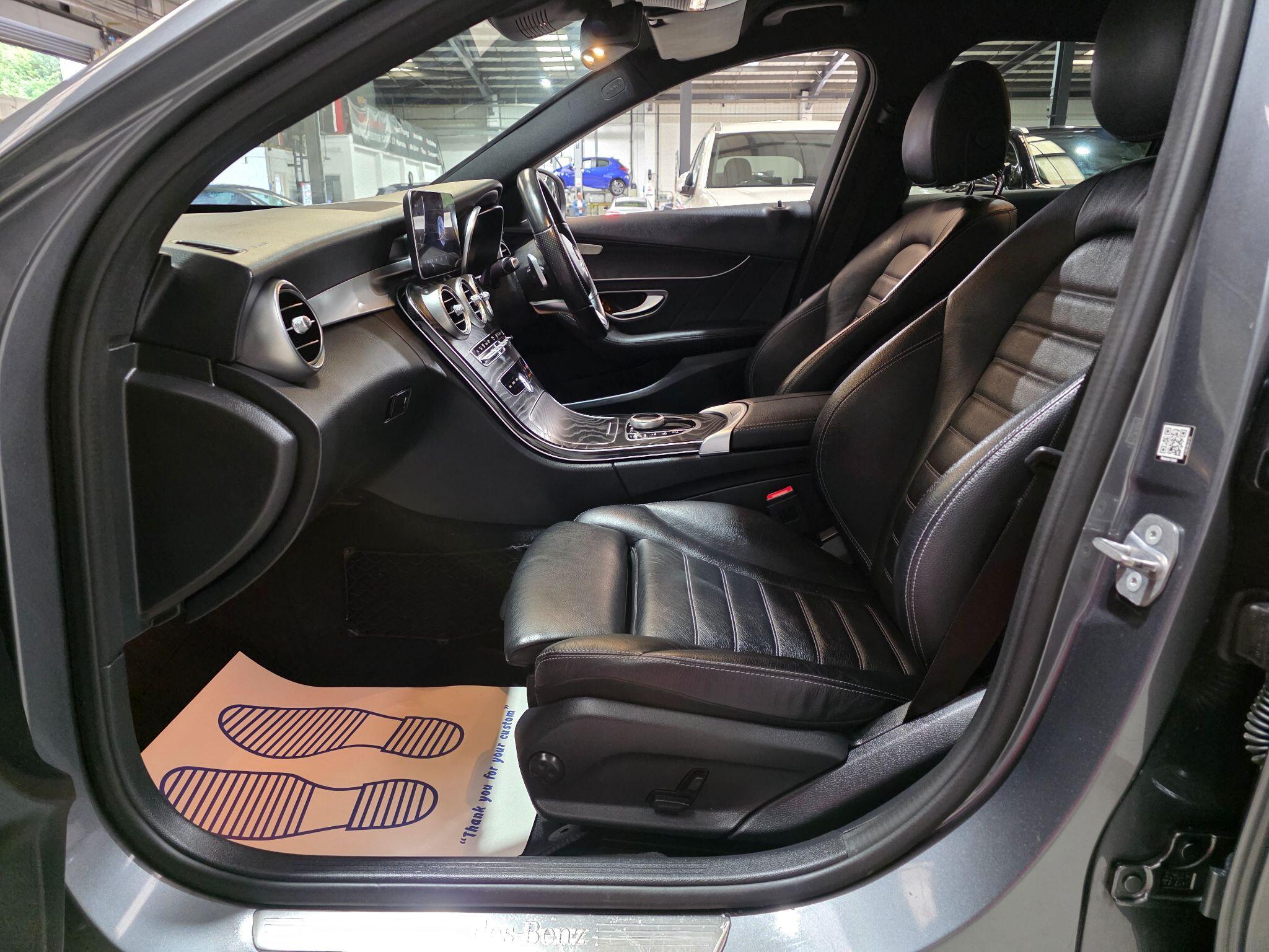 Mercedes-Benz C Class view 28