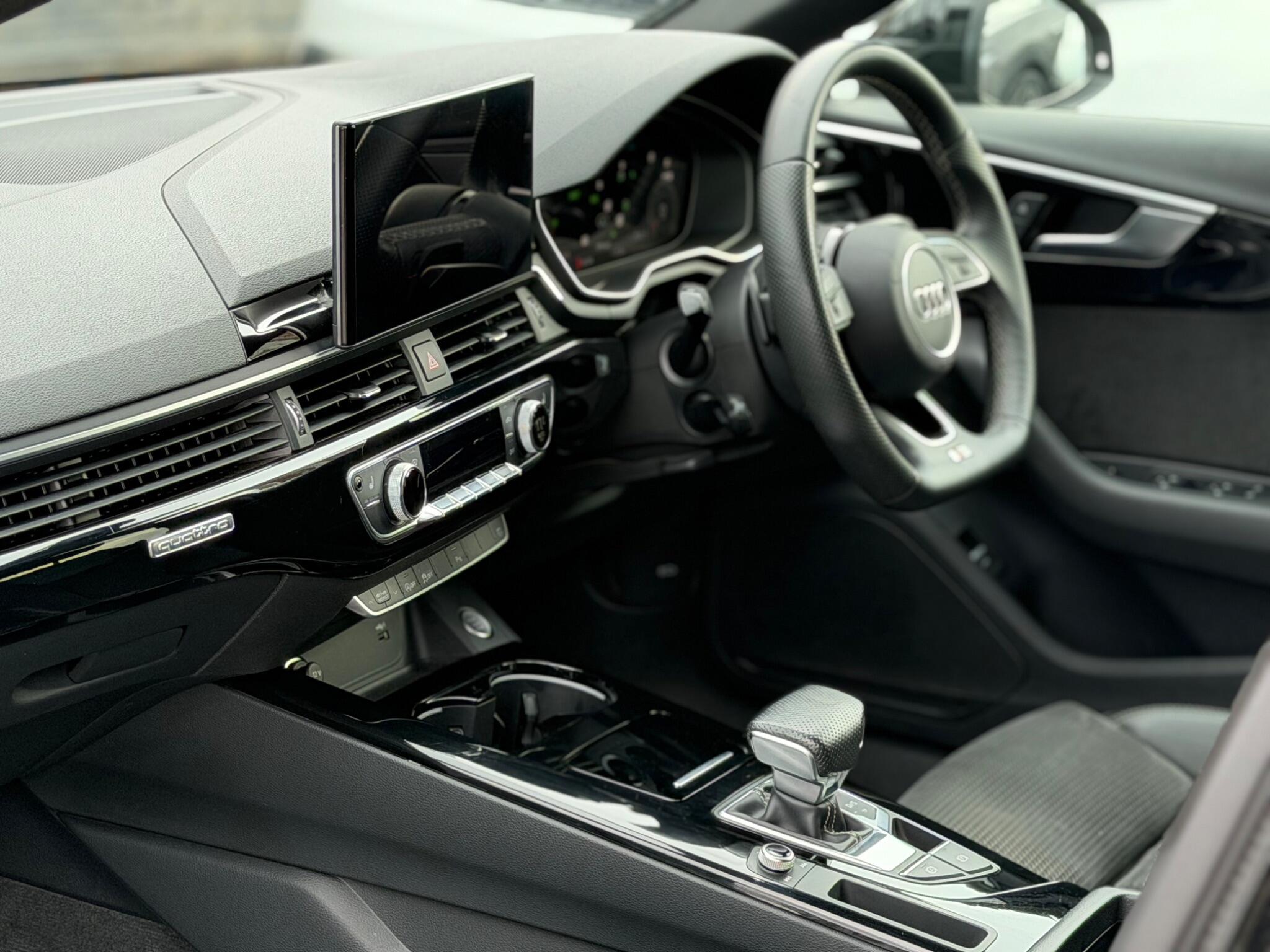Audi A4 view 14