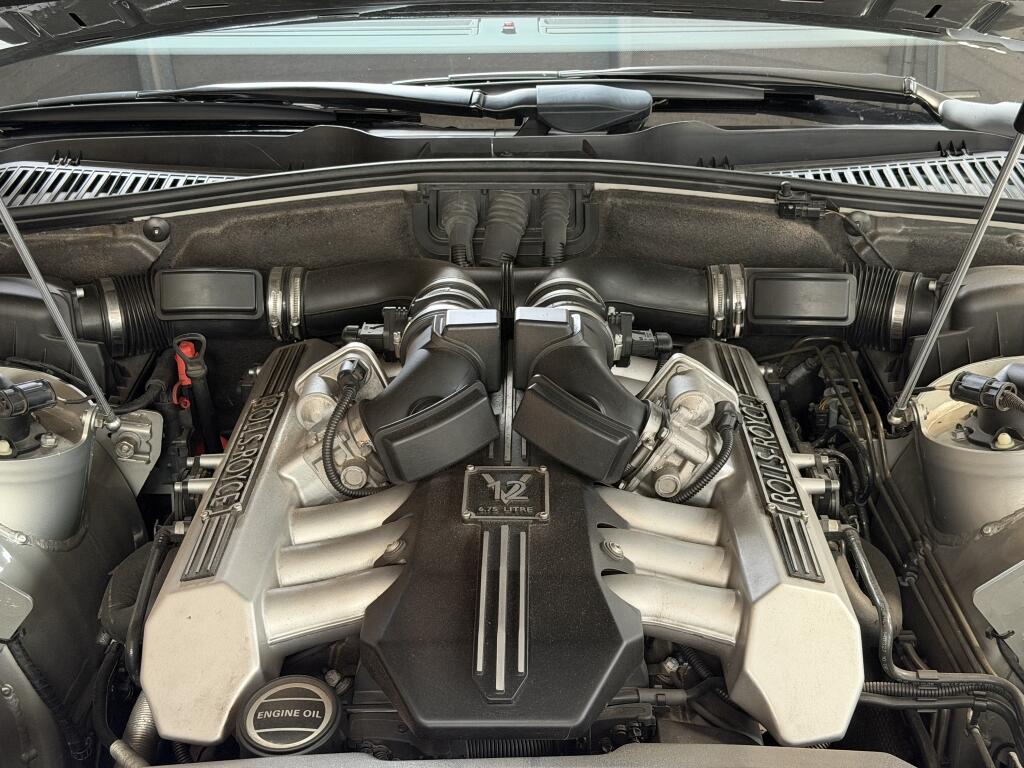 Rolls-Royce Phantom view 9