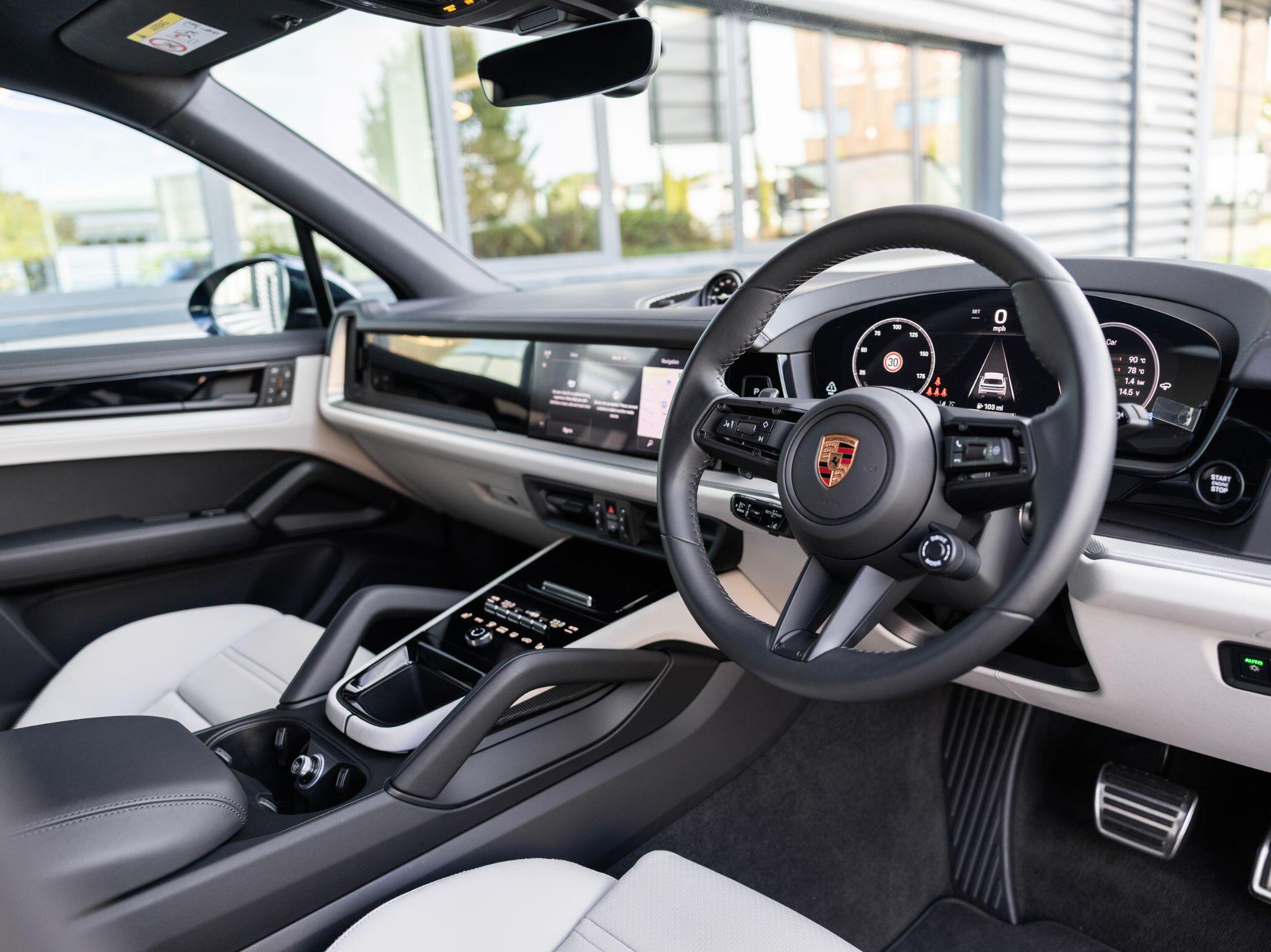Porsche Cayenne view 22